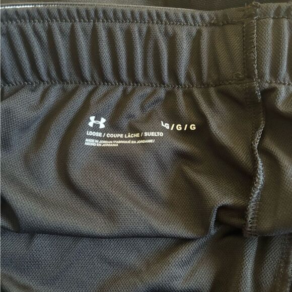 Under armour woman’s play up 2.0 shorts - Picture 3 of 3